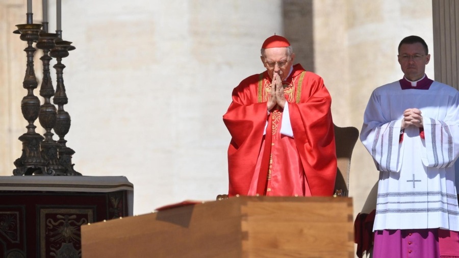 La homilía del funeral: El Papa no cesó de implorar la paz y ocuparse de los últimos