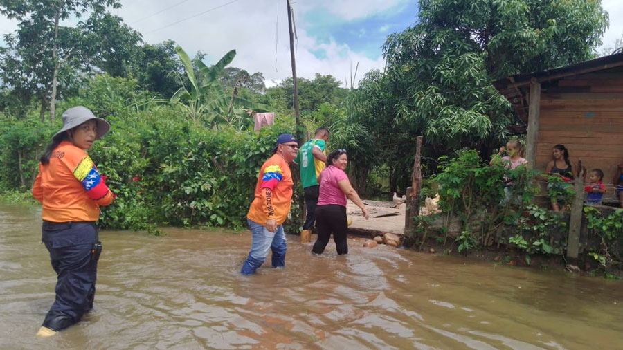 Organismos estadales atienden comunidades afectadas por las lluvias en Barinas