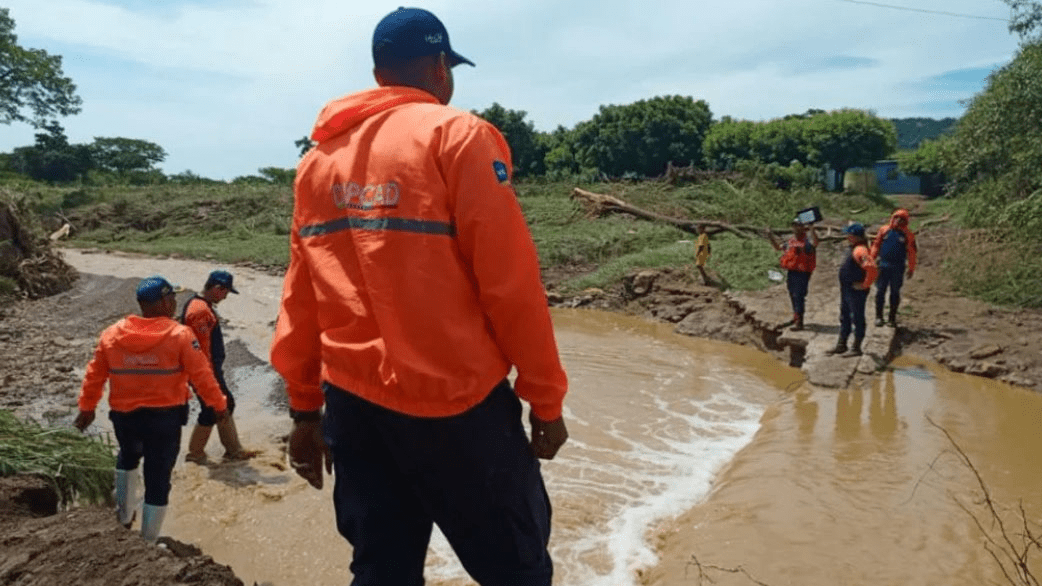 Fuertes precipitaciones mantienen en alerta a autoridades en el estado Falcón