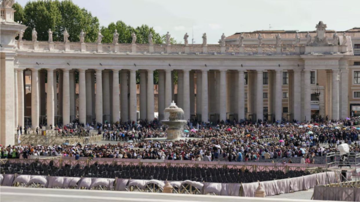 La muerte del papa disparó los precios de vuelos y hoteles en Roma