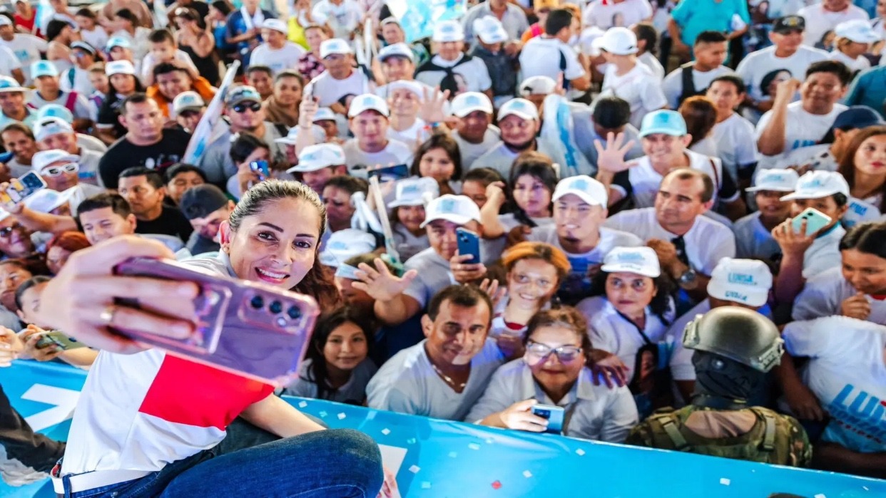 Luisa González apuesta por el derecho a la educación, salud y justicia social en Ecuador