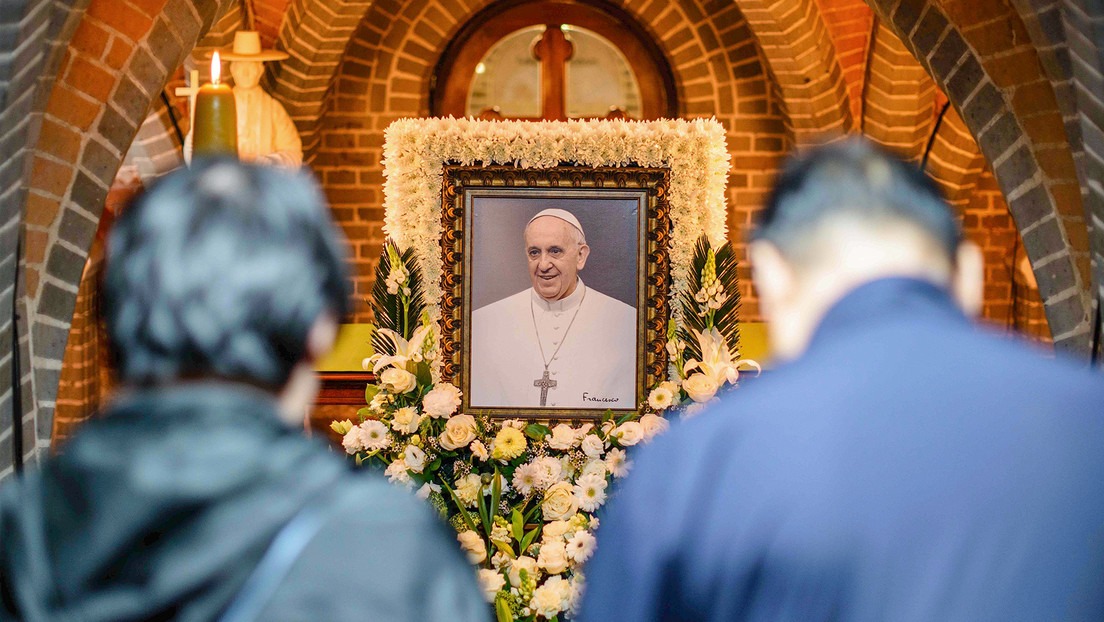 El Vaticano difunde las primeras fotos del papa Francisco en su ataúd (+Fotos)