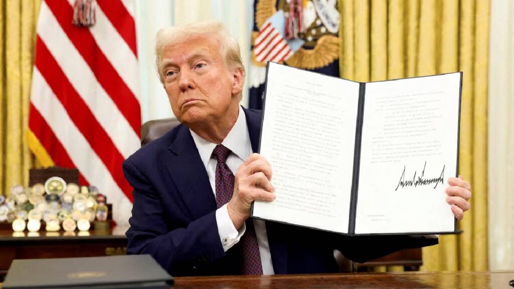 Primeros 100 días de Trump: su giro migratorio amenaza con crear una crisis constitucional