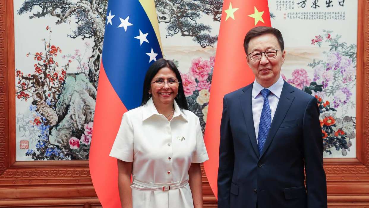 Vicepresidenta Delcy Rodríguez revisa agenda bilateral con su homólogo chino en Pekín