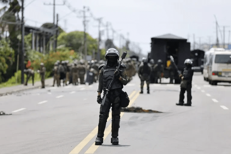 El gobierno de José Raúl Mulino impone estado de urgencia: Casi 200 detenidos y un muerto tras brutal represión en Panamá