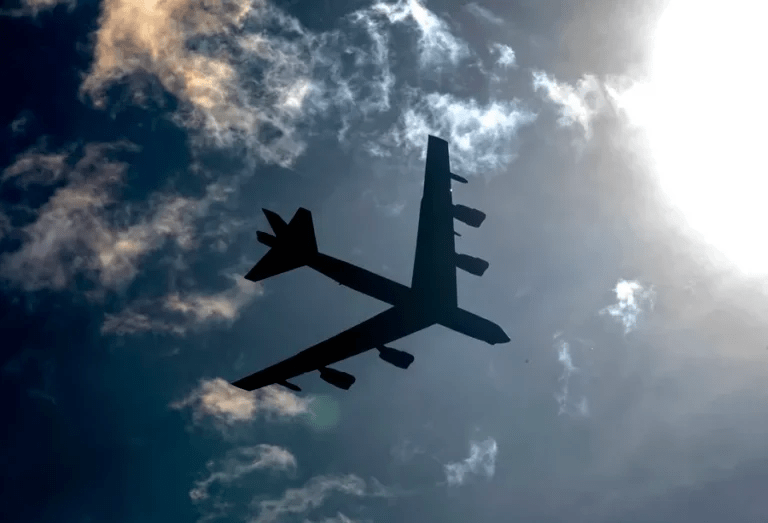 Amenaza a la paz en Asia-Pacífico: EEUU. despliega bombarderos B-52 en la Base Aérea Andersen en la isla de Guam