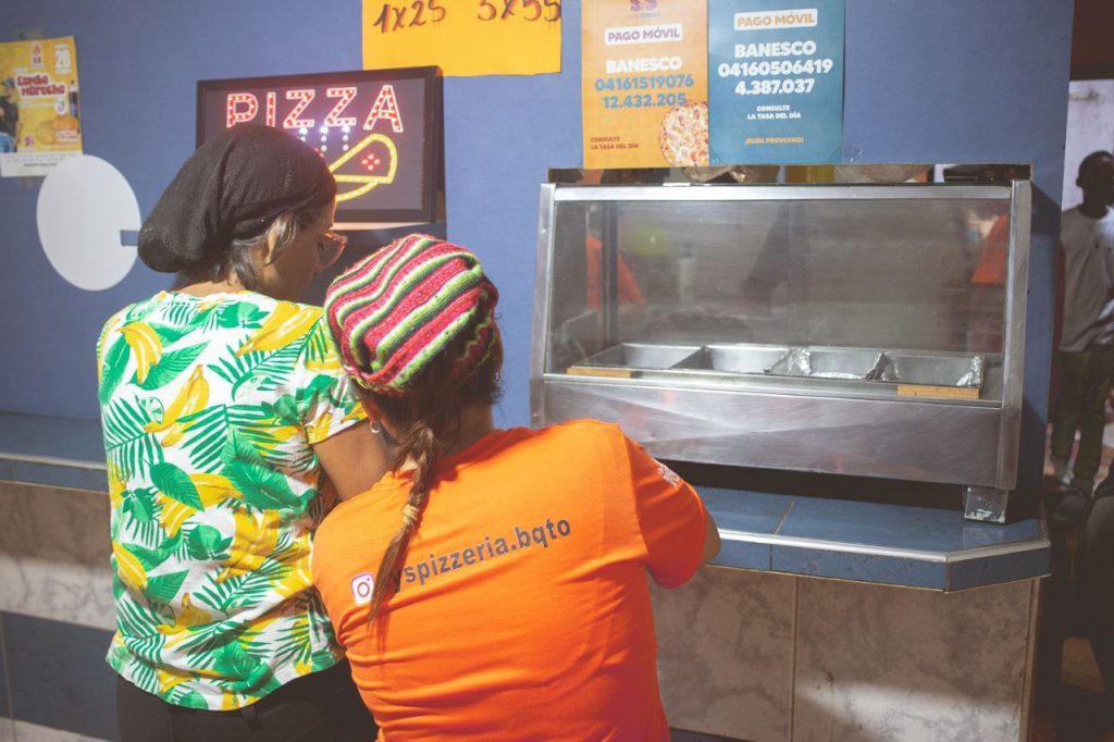 De la adversidad al sabor: un joven de Barquisimeto conquista paladares con pizzas artesanales