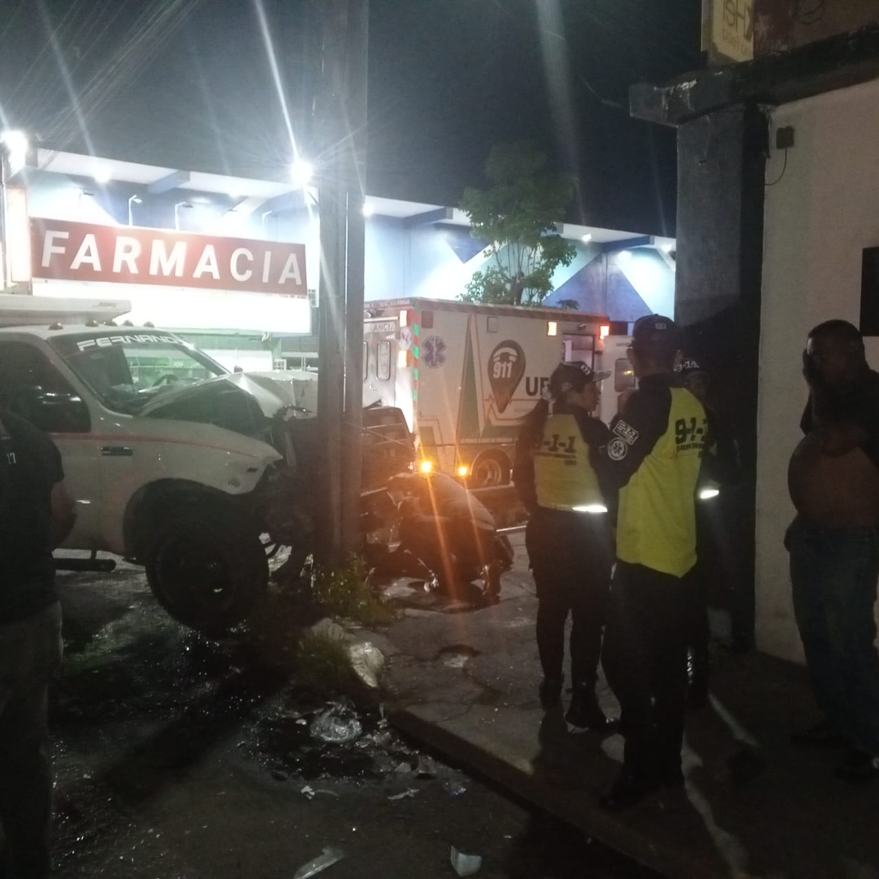 Vehículo es arrollado por un camión mientras esperaba ayuda en la calle 50