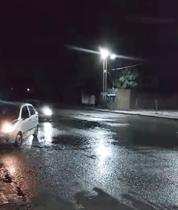 ¡Insoportable! En los Rastrojos de Palavecino las aguas blancas se mezclan con las cloacas