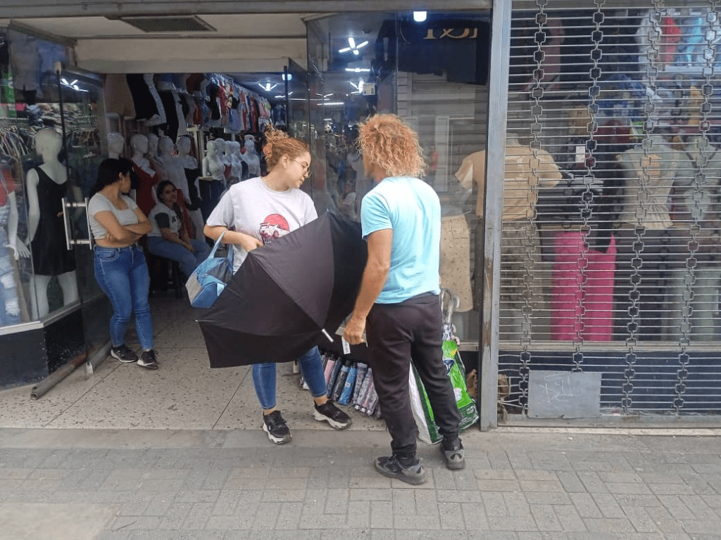 "Siempre suelo atender con cordialidad y una sonrisa a la gente"