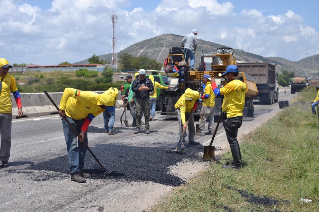 Plan de asfaltado en la Circunvalación Norte avanza con 2,000 toneladas de asfalto