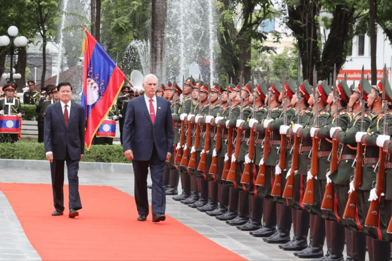 Presidente de Cuba sostiene encuentro con autoridades laosianas