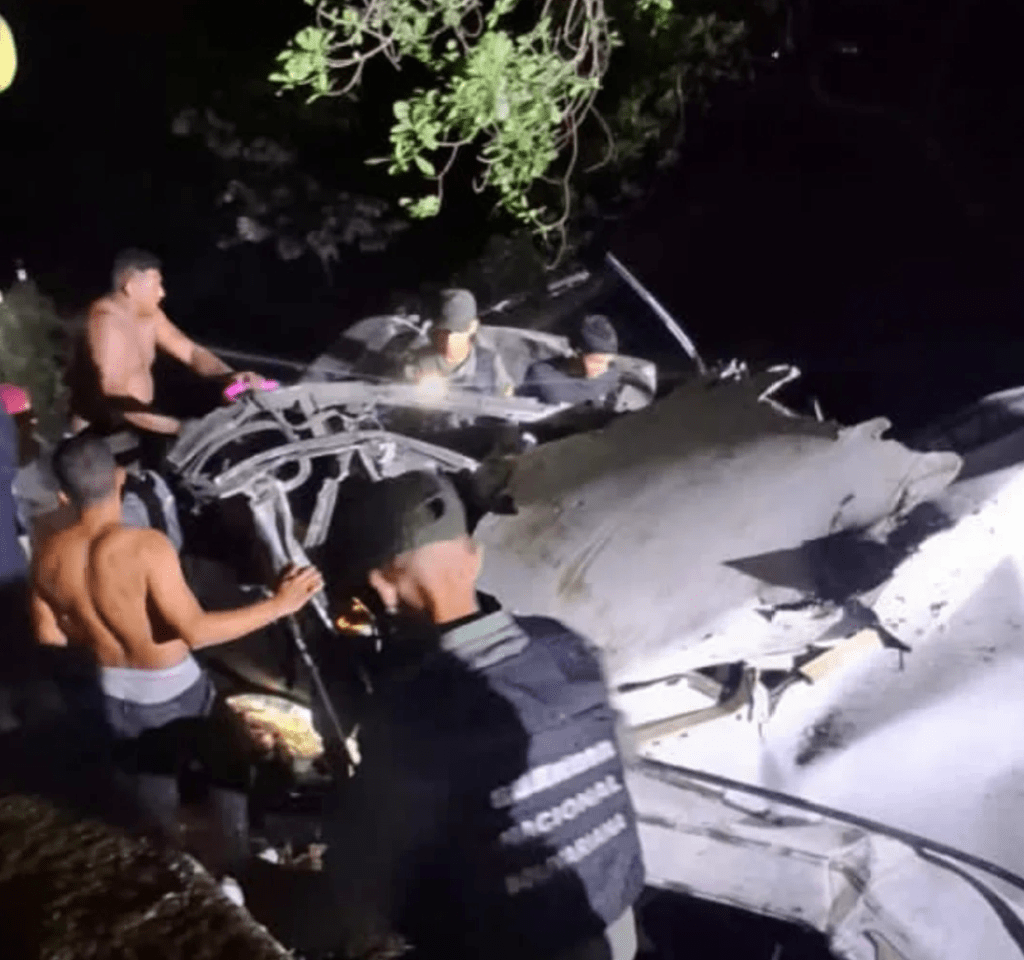 Trágico accidente en la carretera de Choroní deja dos fallecidos y 30 heridos