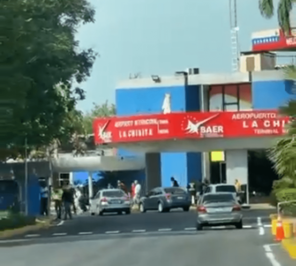 Evacúan el Aeropuerto Internacional La Chinita por explosión en un galpón de fuegos artificiales
