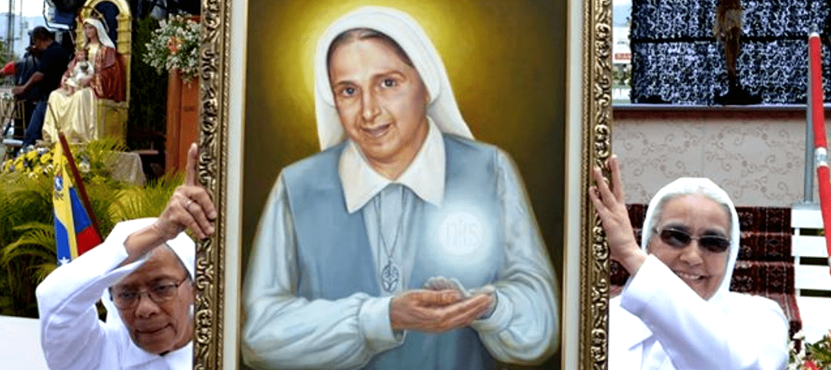 Carmen Rendiles fue rechazada en congregaciones religiosas por no tener un brazo y nada detuvo su fe