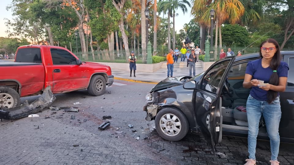 En Barquisimeto: Choque entre un carro y camioneta, deja un menor herido