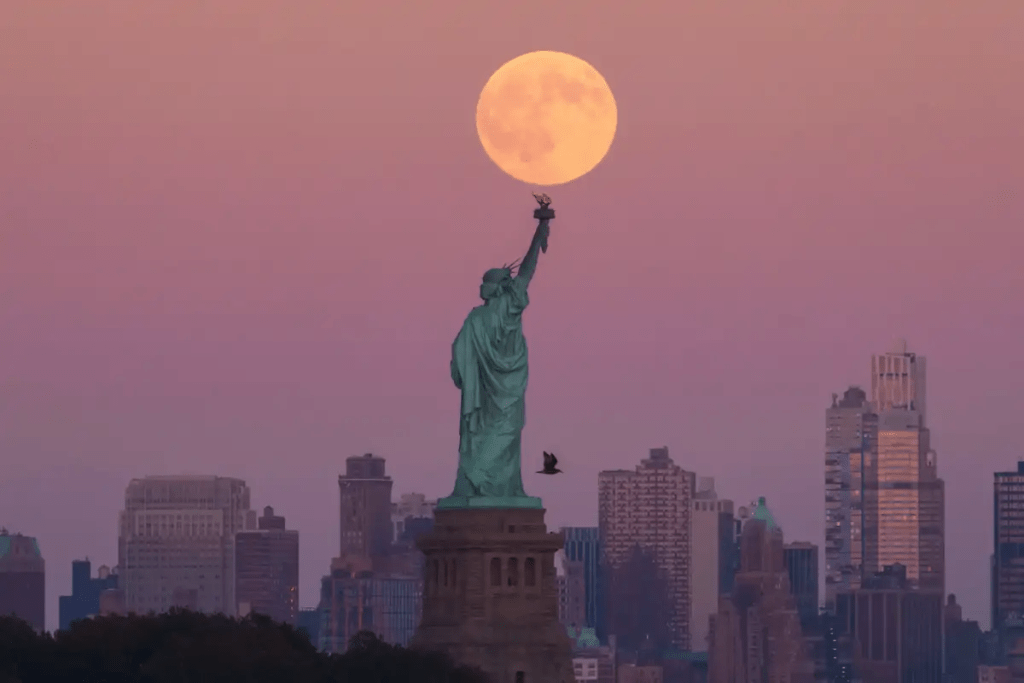 La Superluna: Más Grande y Brillante