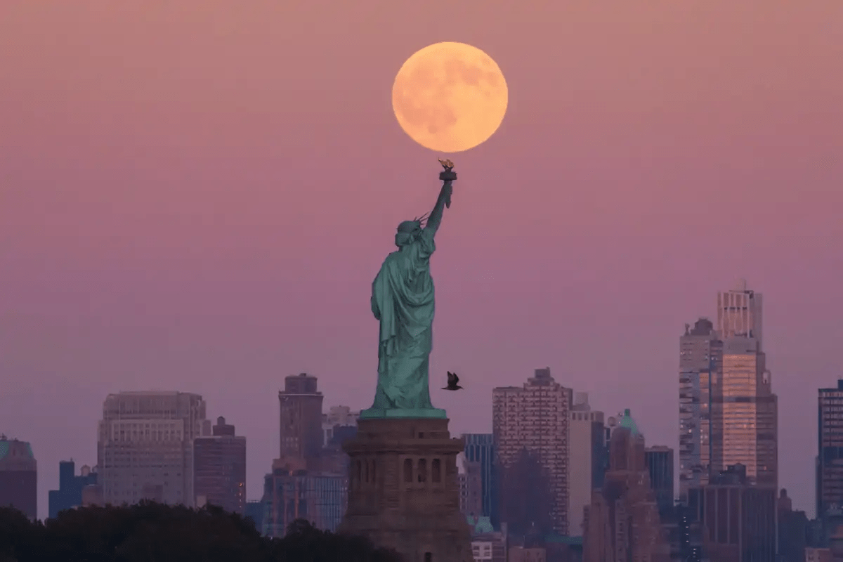 La Superluna: Más Grande y Brillante